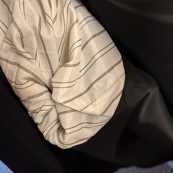 Theory gently worn black striped women’s blazer - Picture 6 of 10